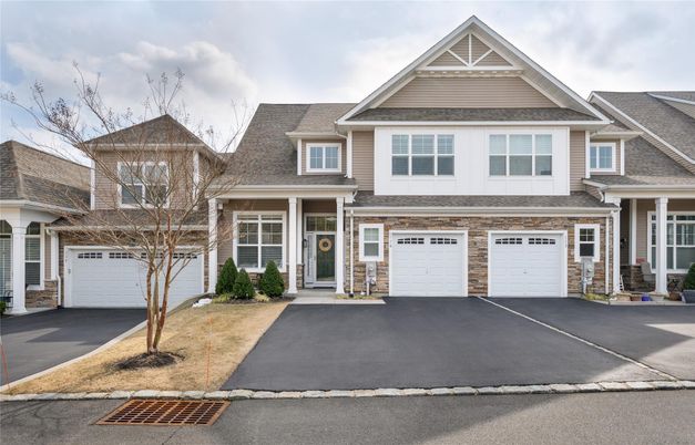 Attached, Exterior, Facade, American Craftsman