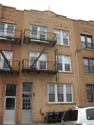 Exterior, Facade, Brick Facade, Rowhouse