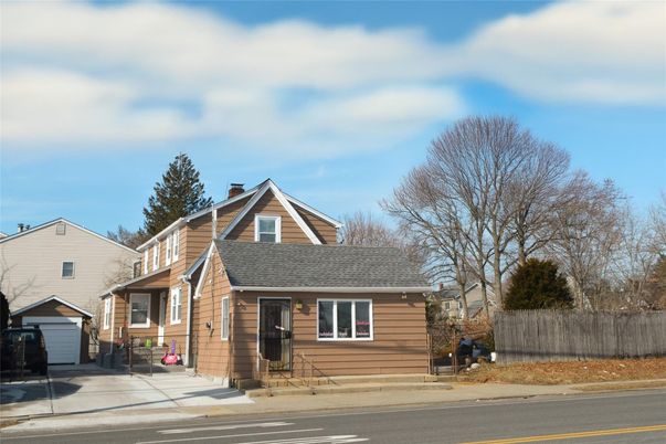 Exterior, Facade, Cape Cod