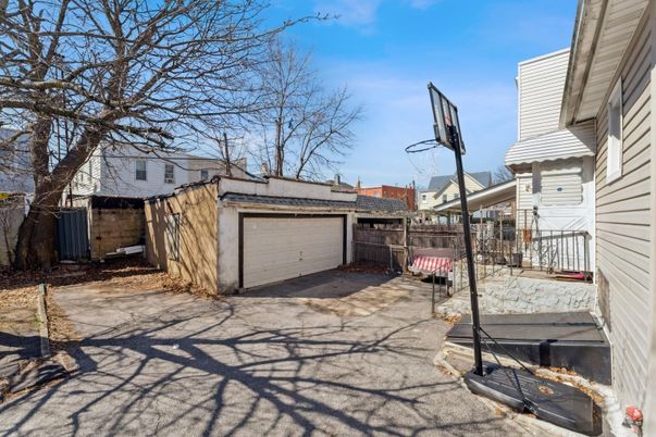 Detached Garage, Exterior