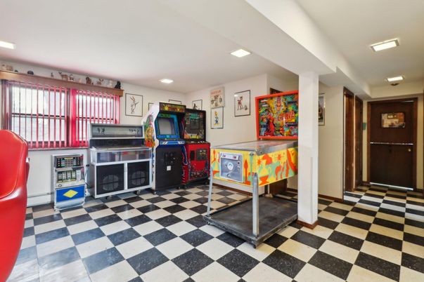Game Room, Interior, Recessed Lighting