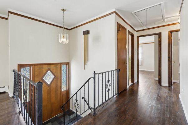 Interior, Pendant Lights, Wood Texture Flooring