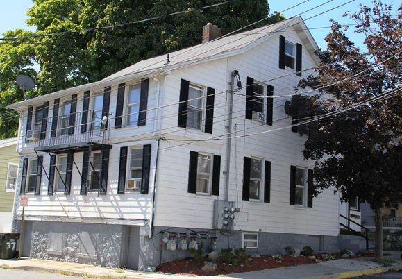 Exterior, Facade, Rowhouse