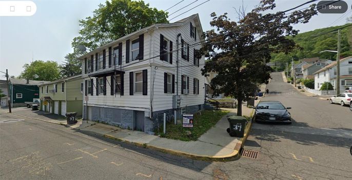 Exterior, Facade, Rowhouse
