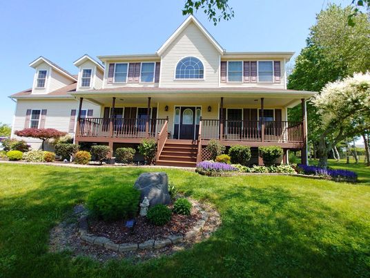 Exterior, Facade, Farmhouse