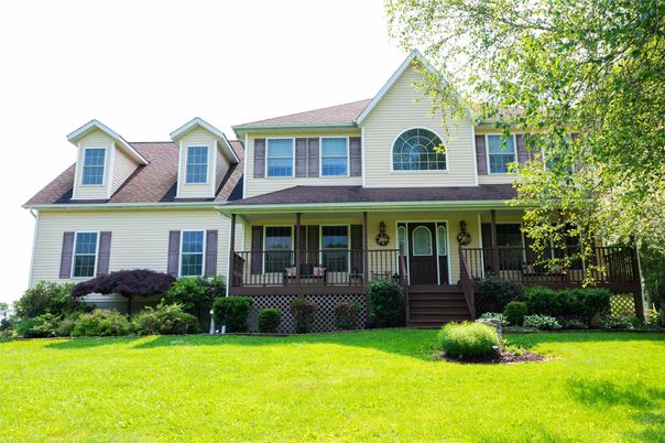 Exterior, Facade, Farmhouse