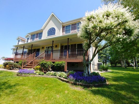 Backyard, Exterior, Facade, Queen Anne Victorian