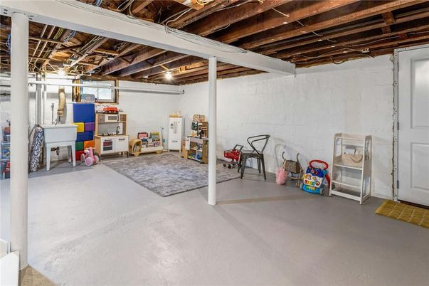 Empty room, Interior, Wooden Beams