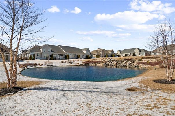 Exterior, Lake