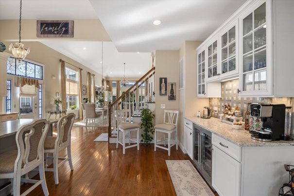 Chandelier, Dining room, Interior, Kitchen, Pendant Lights, Recessed Lighting, Wood Texture Flooring