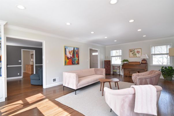Interior, Living room, Recessed Lighting, Wood Texture Flooring