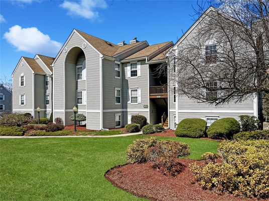 Backyard, Exterior, Facade, Queen Anne Victorian