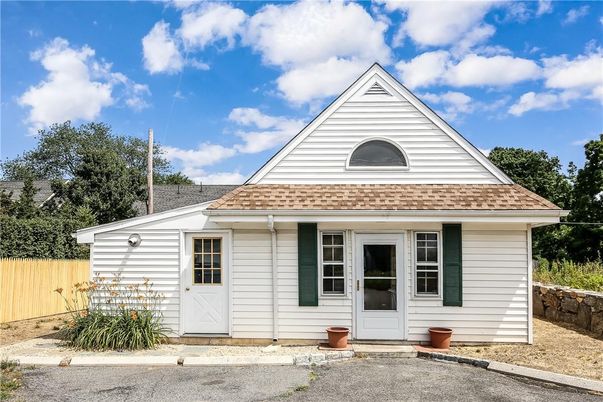 Exterior, Facade, Farmhouse