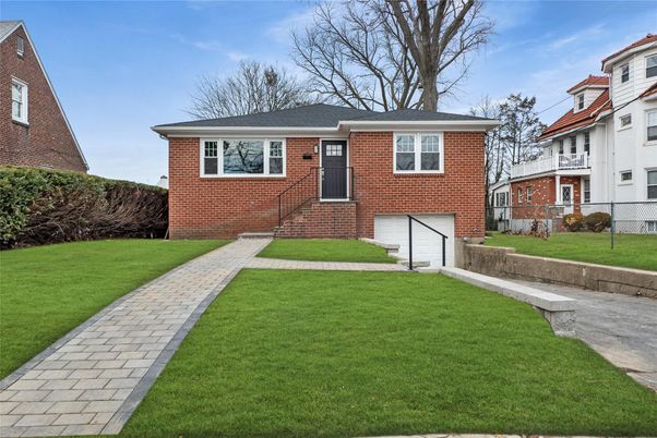 Attached, Exterior, Facade, Brick Facade, Split Level