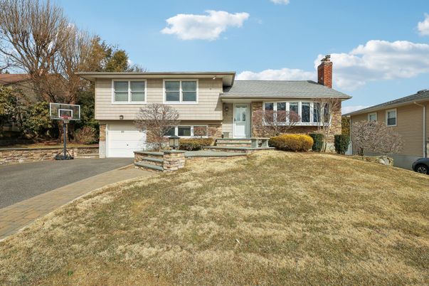 Attached, Exterior, Facade, Brick Facade, Split Level