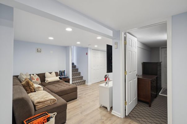 Interior, Living room, Recessed Lighting, Wood Texture Flooring