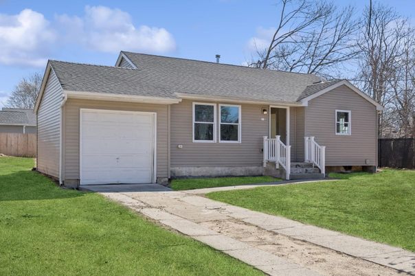 Attached, Exterior, Facade, Cape Cod