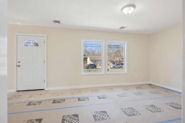 Empty room, Interior