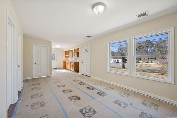 Empty room, Interior