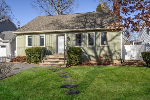 Exterior, Facade, Cape Cod