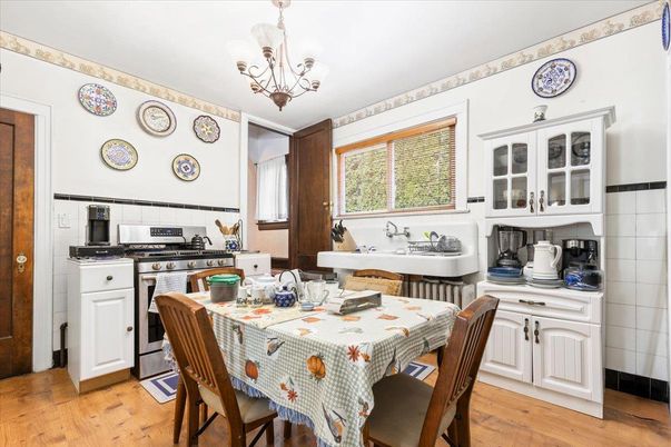 Chandelier, Dining room, Interior, Kitchen, Stainless Steel Appliances, Wood Texture Flooring