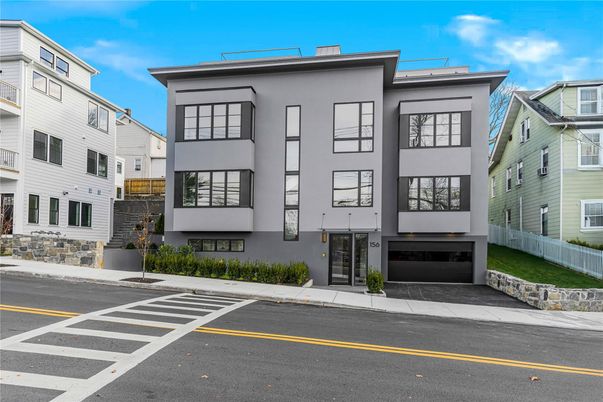 Exterior, Facade, Modern