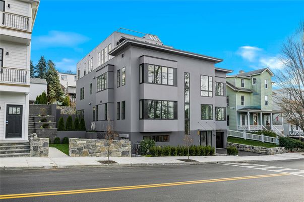 Exterior, Facade, Modern