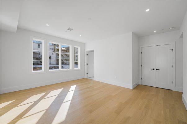 Empty room, Interior, Recessed Lighting, Wood Texture Flooring