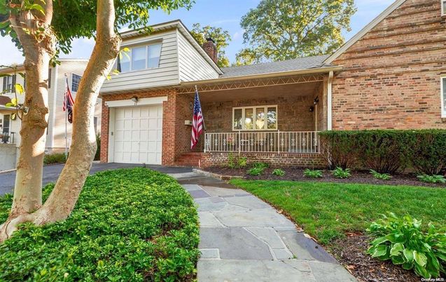 Attached, Exterior, Facade, Brick Facade, Ranch