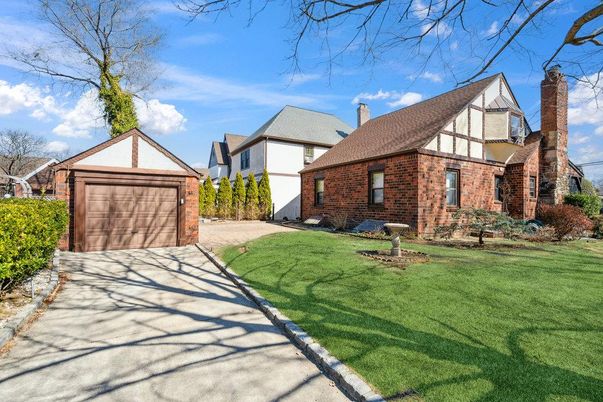 Detached Garage, Exterior