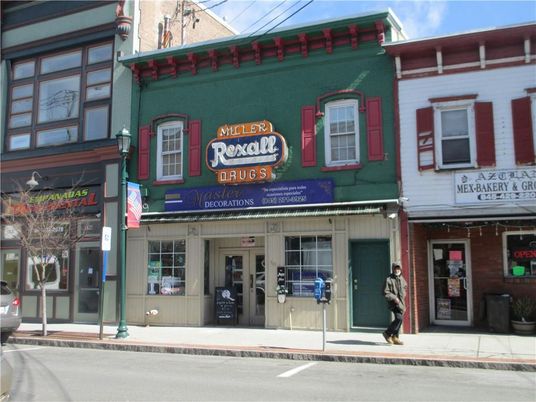 Exterior, Facade, Rowhouse