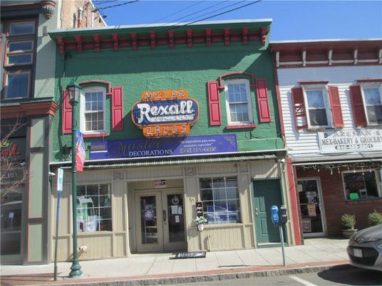 Exterior, Facade, Rowhouse