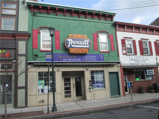 Exterior, Facade, Rowhouse