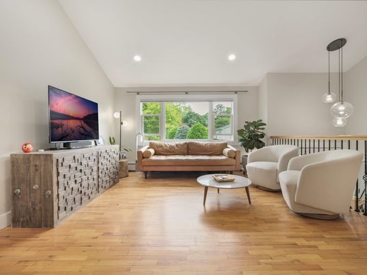 Interior, Living room, Pendant Lights, Recessed Lighting, Wood Texture Flooring