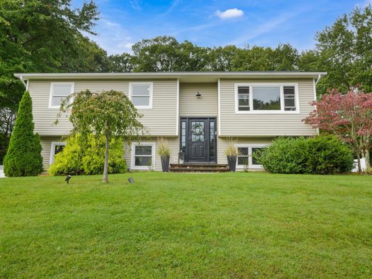 Backyard, Exterior, Facade, Raised Ranch