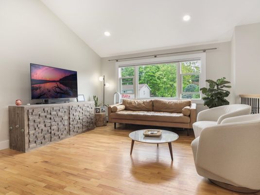 Interior, Living room, Recessed Lighting, Wood Texture Flooring
