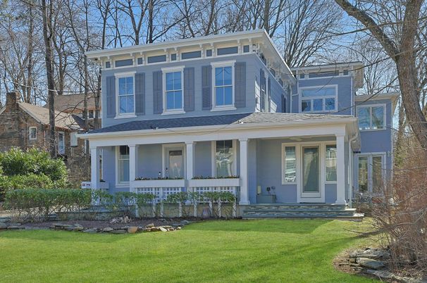 Exterior, Facade, American Foursquare