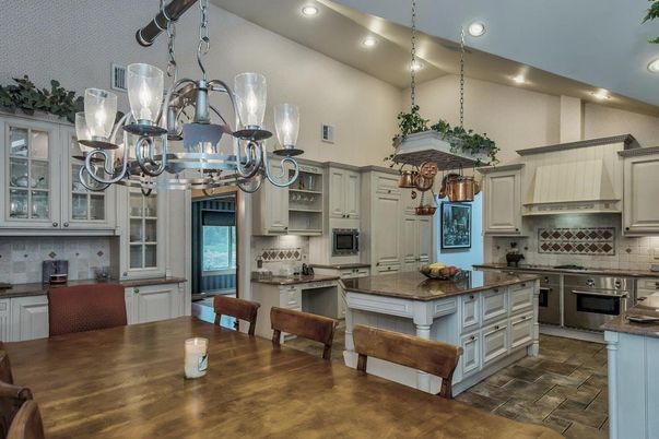 Chandelier, Dining room, Interior, Kitchen, Recessed Lighting, Stainless Steel Appliances