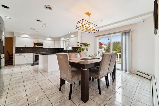 Dining room, Interior, Kitchen, Pendant Lights, Recessed Lighting, Stainless Steel Appliances