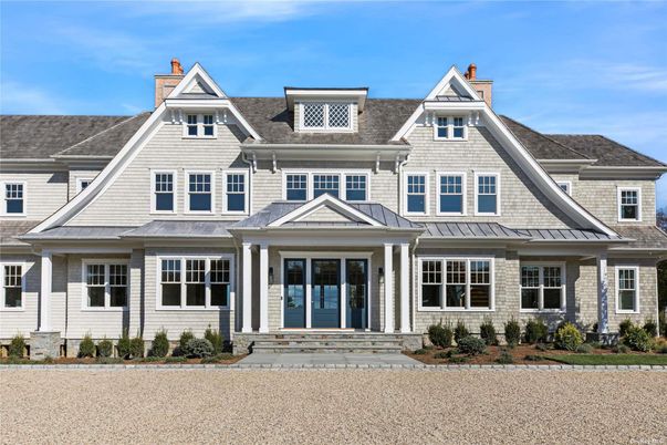 Exterior, Facade, Farmhouse