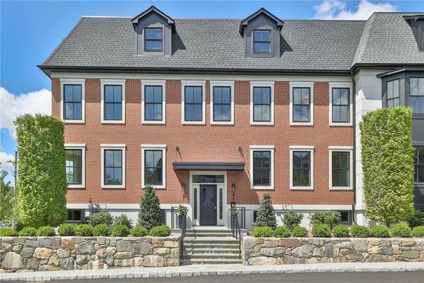 Exterior, Facade, Brick Facade, Georgian