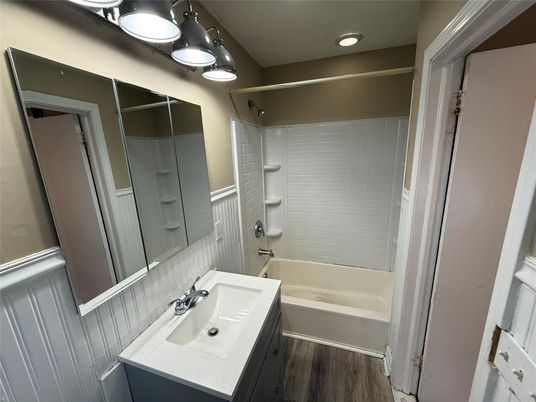 Bathroom, Interior, Recessed Lighting, Wood Texture Flooring