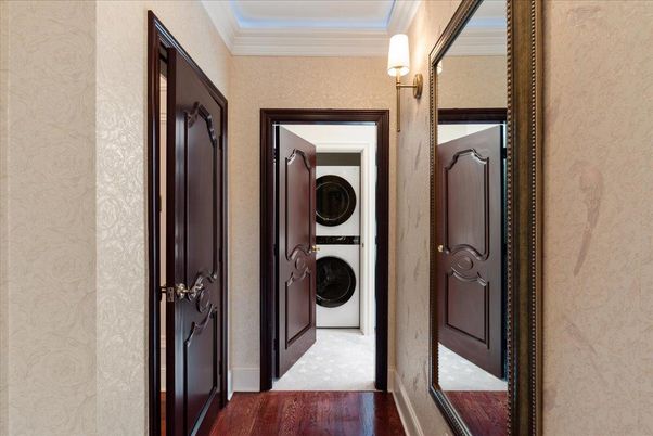 Interior, Utility Closets, Washer, Wood Texture Flooring