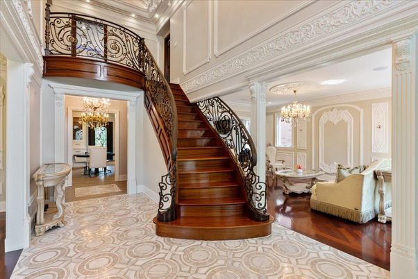 Chandelier, Dining room, Interior, Piano, Recessed Lighting, Wood Texture Flooring