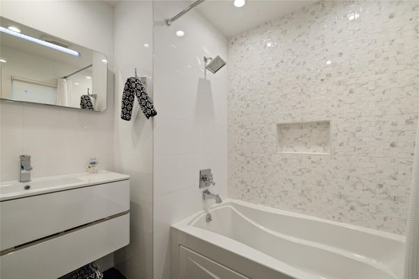 Bathroom, Interior, Recessed Lighting