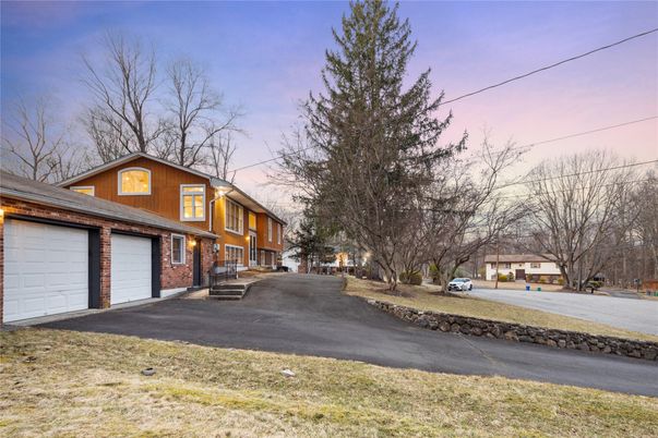 Attached, Exterior, Facade, Brick Facade, Split Level