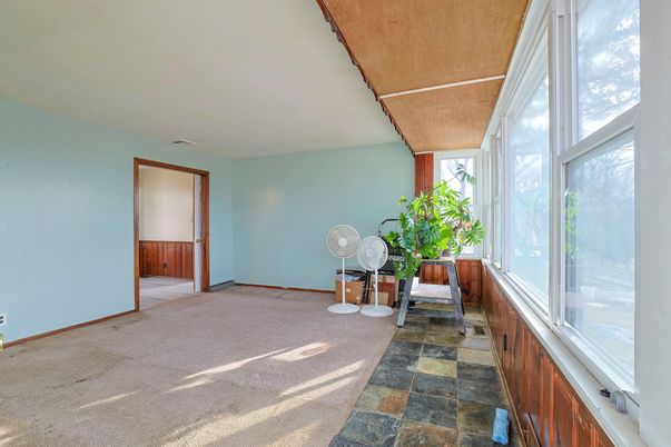 Empty room, Interior