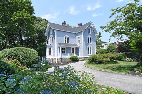 Backyard, Exterior, Facade, Queen Anne Victorian