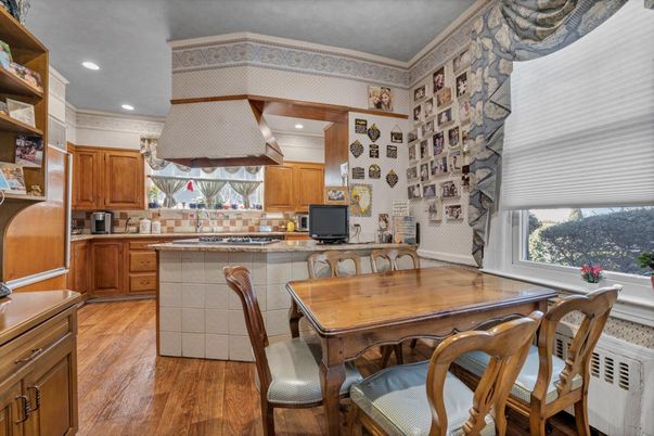 Dining room, Interior, Kitchen, Recessed Lighting, Wood Texture Flooring