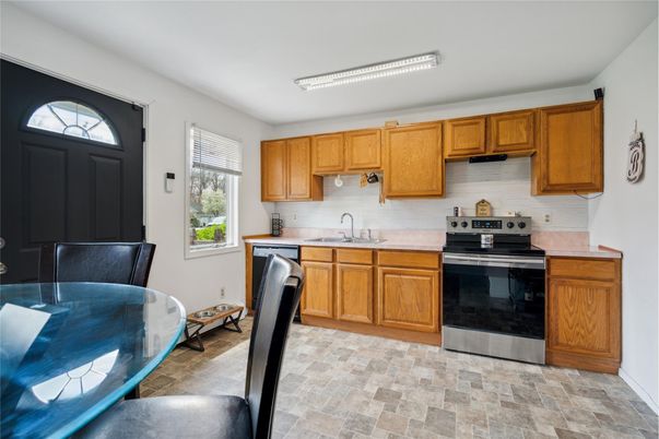 Dining room, Interior, Kitchen, Stainless Steel Appliances